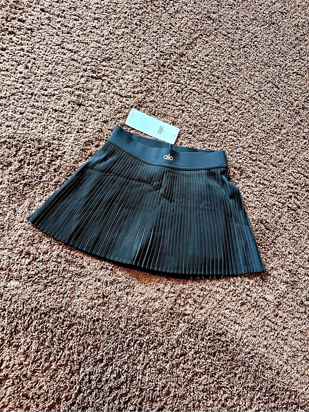 ALO • PLEATED SKIRT
